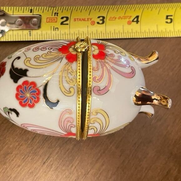 Pair of ceramic painted egg shaped trinket boxes - Picture 10 of 10